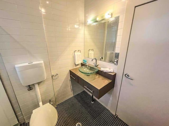 Central @ Flinders Street Apartment